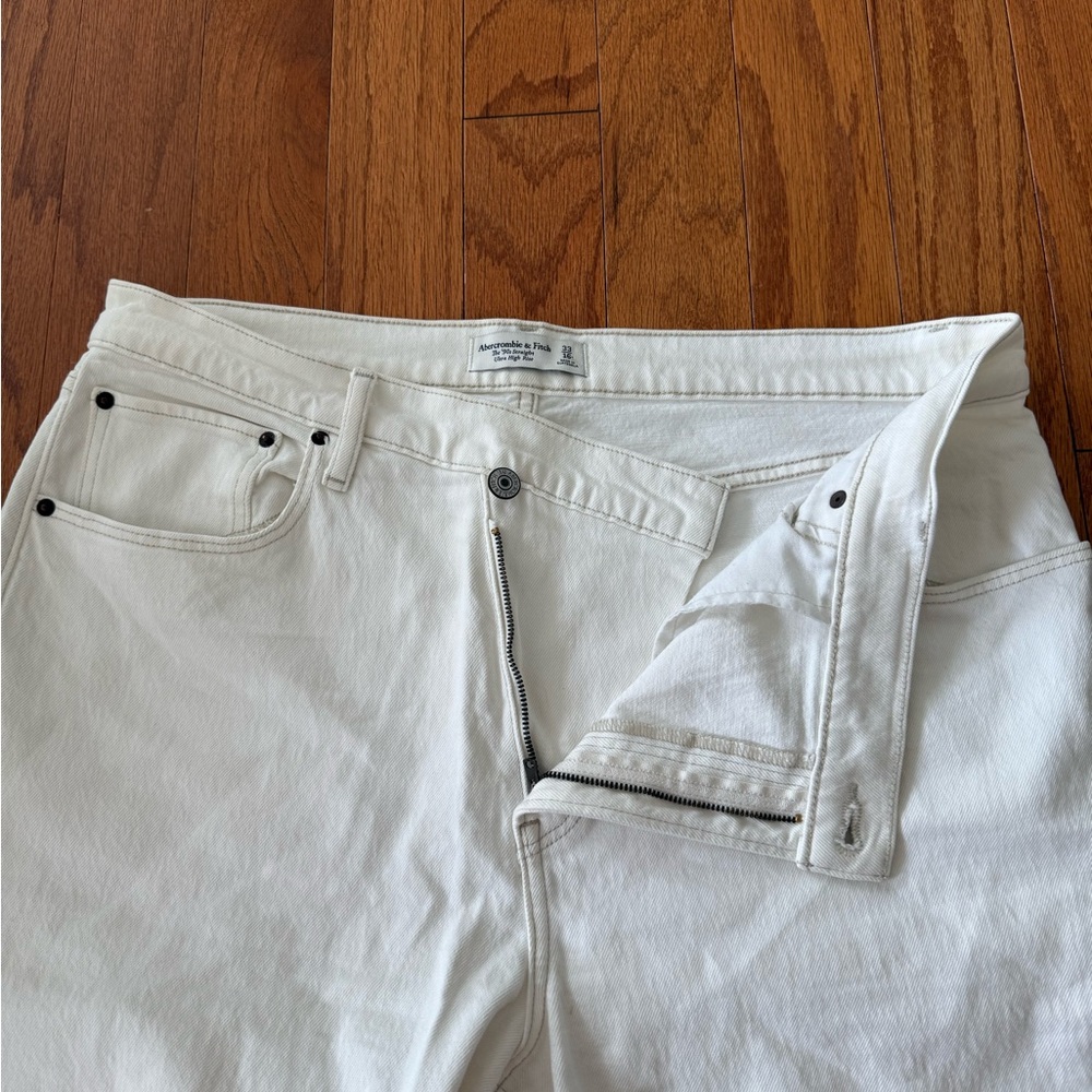 NWOT Abercrombie & Fitch - Women’s The 90’s Straight Ultra High Rise Cream